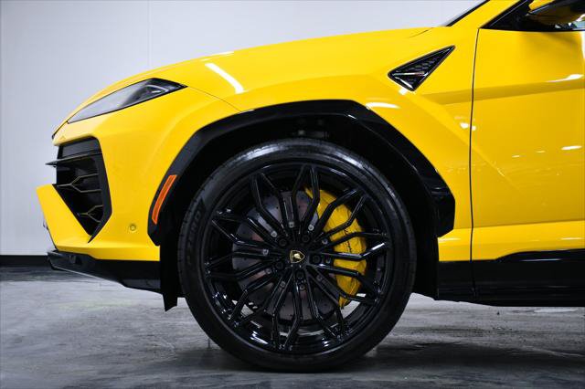 Used 2025 Lamborghini Urus SE AWD/4WD image 6