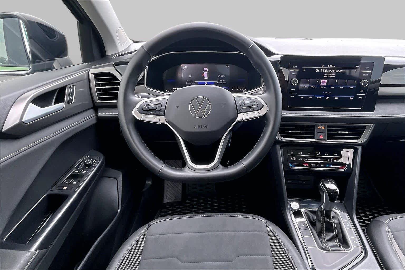 Used 2025 Volkswagen Taos SE FWD image 6