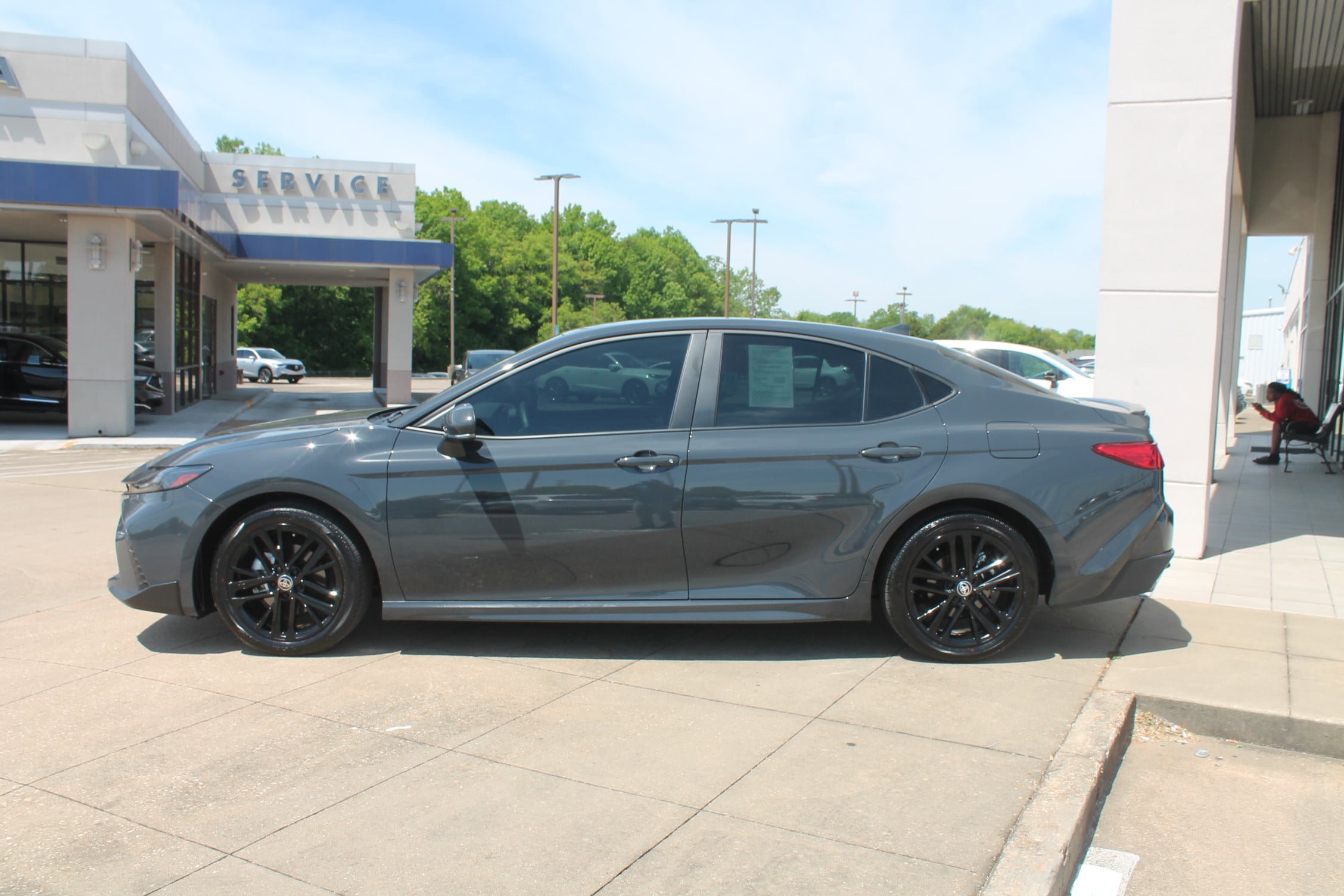 Used 2025 Toyota Camry SE FWD image 7
