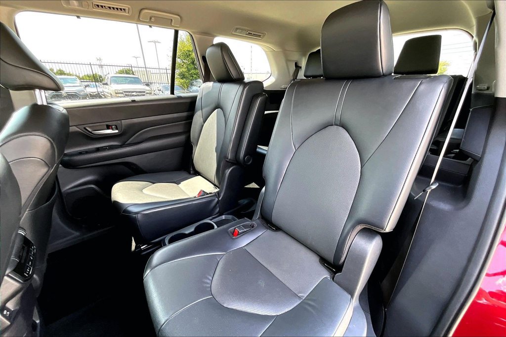 Used 2024 Toyota Grand Highlander AWD image 29