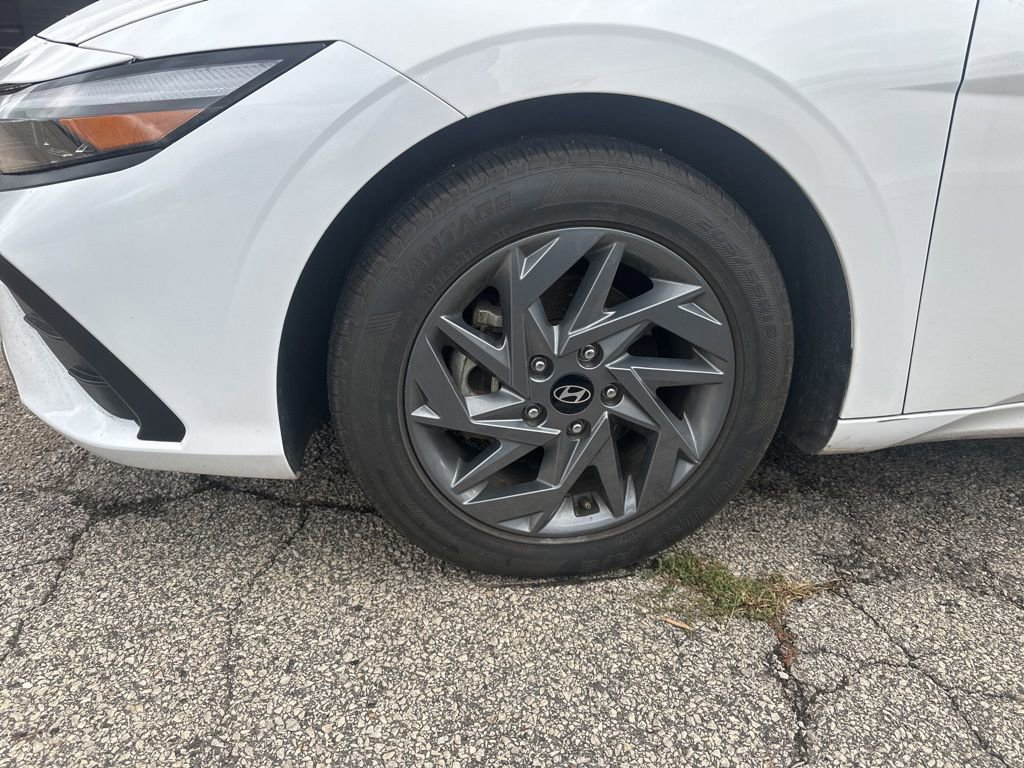 Used 2024 Hyundai Elantra SEL image 14