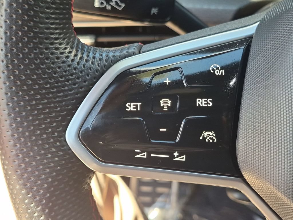 Used 2024 Volkswagen GTI SE FWD image 20