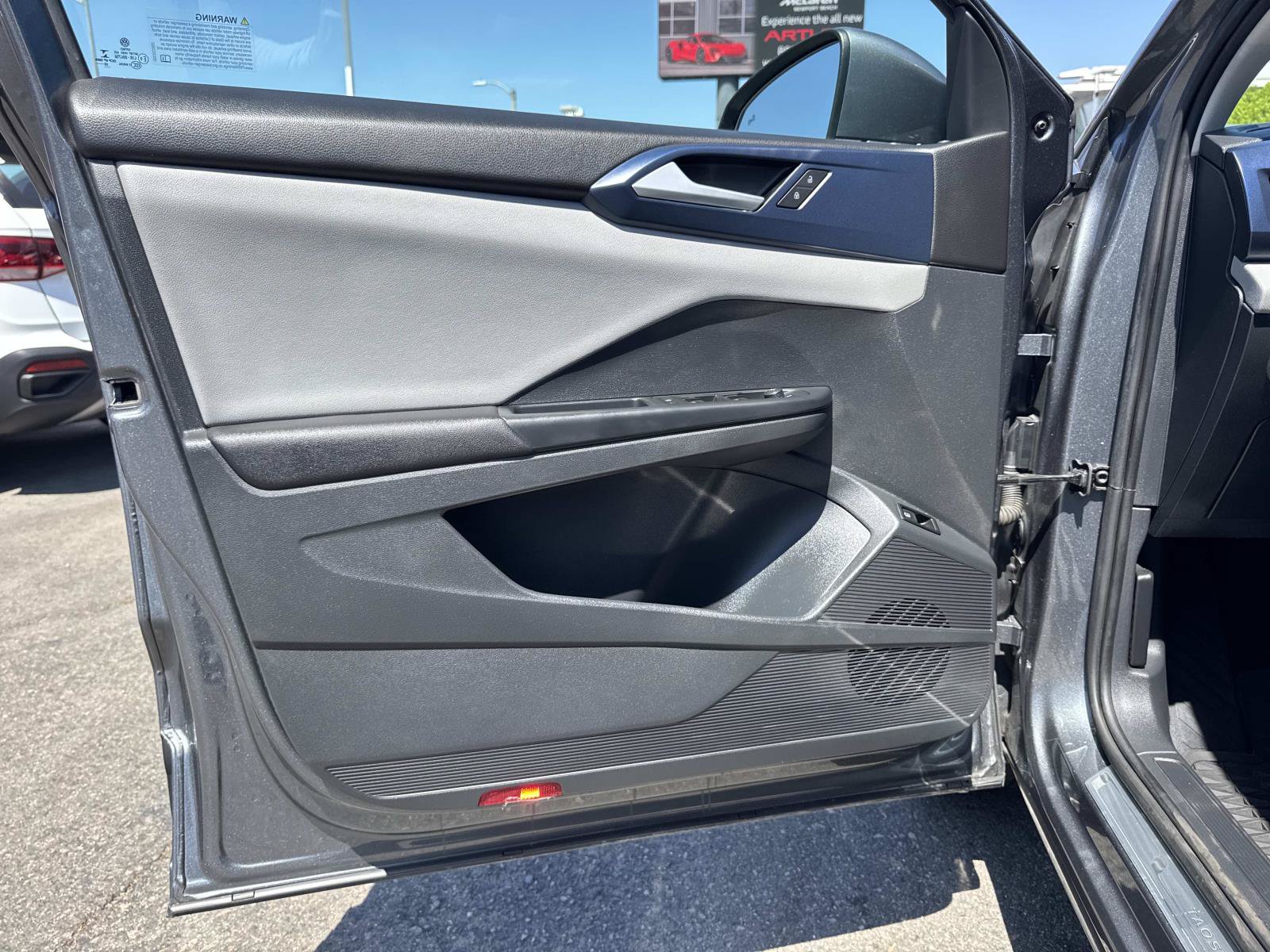 Certified 2023 Volkswagen Taos SE w/ Panoramic Sunroof Package FWD image 19