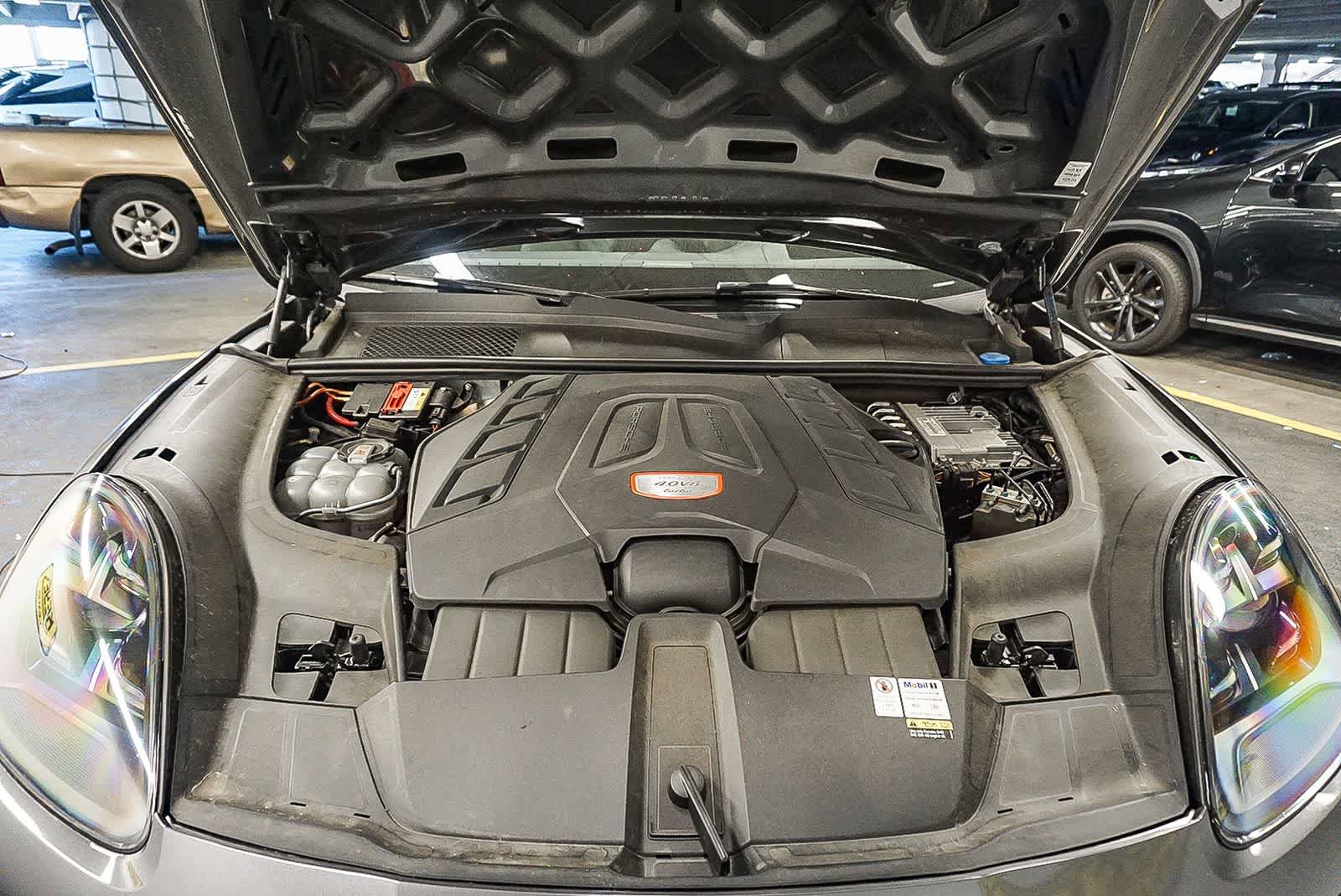 Certified 2022 Porsche Cayenne Turbo AWD/4WD image 28