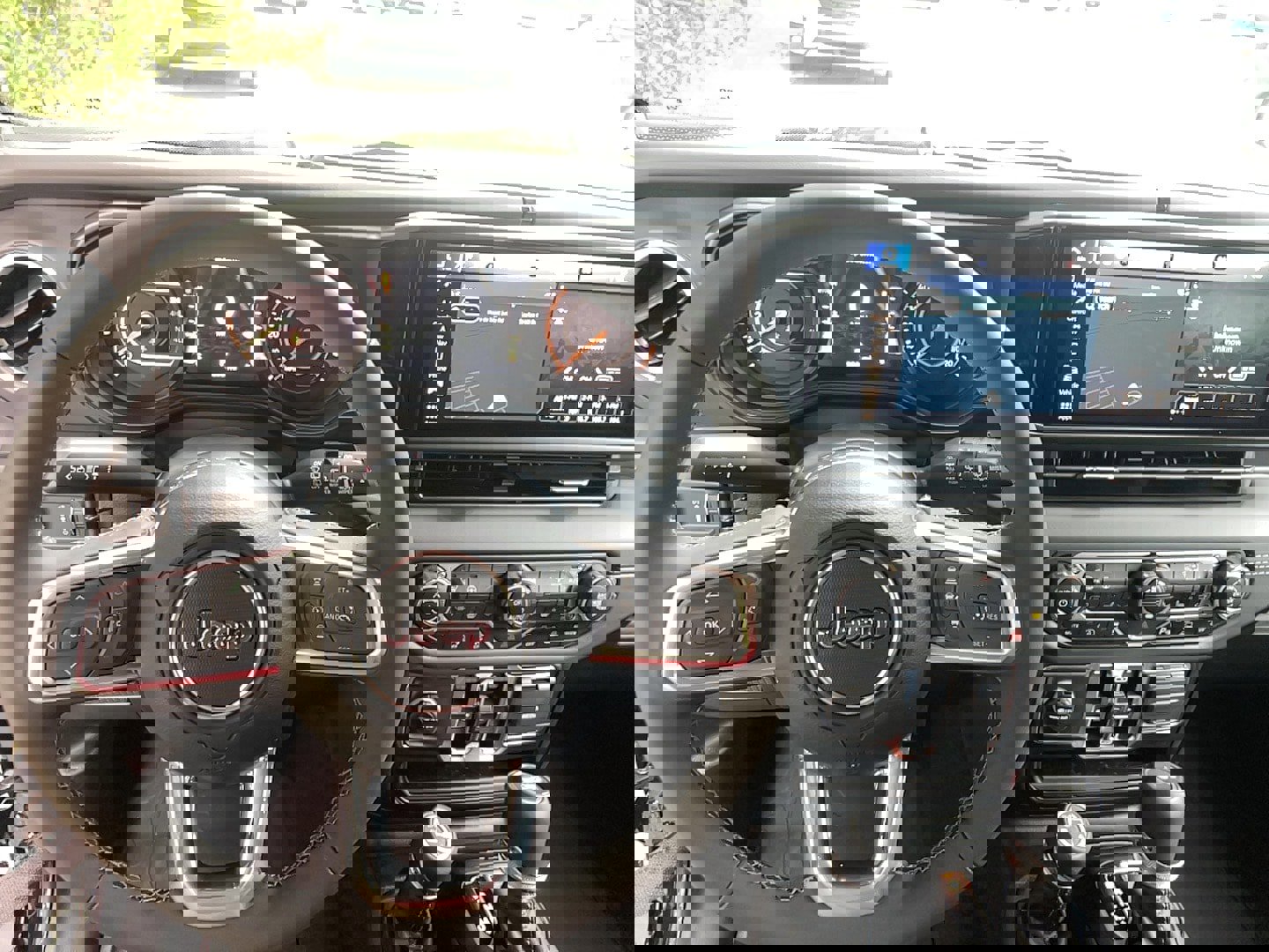 Used 2025 Jeep Wrangler Unlimited Sahara AWD/4WD image 14