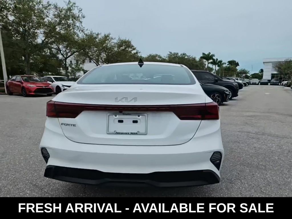 Used 2023 Kia Forte LXS image 4