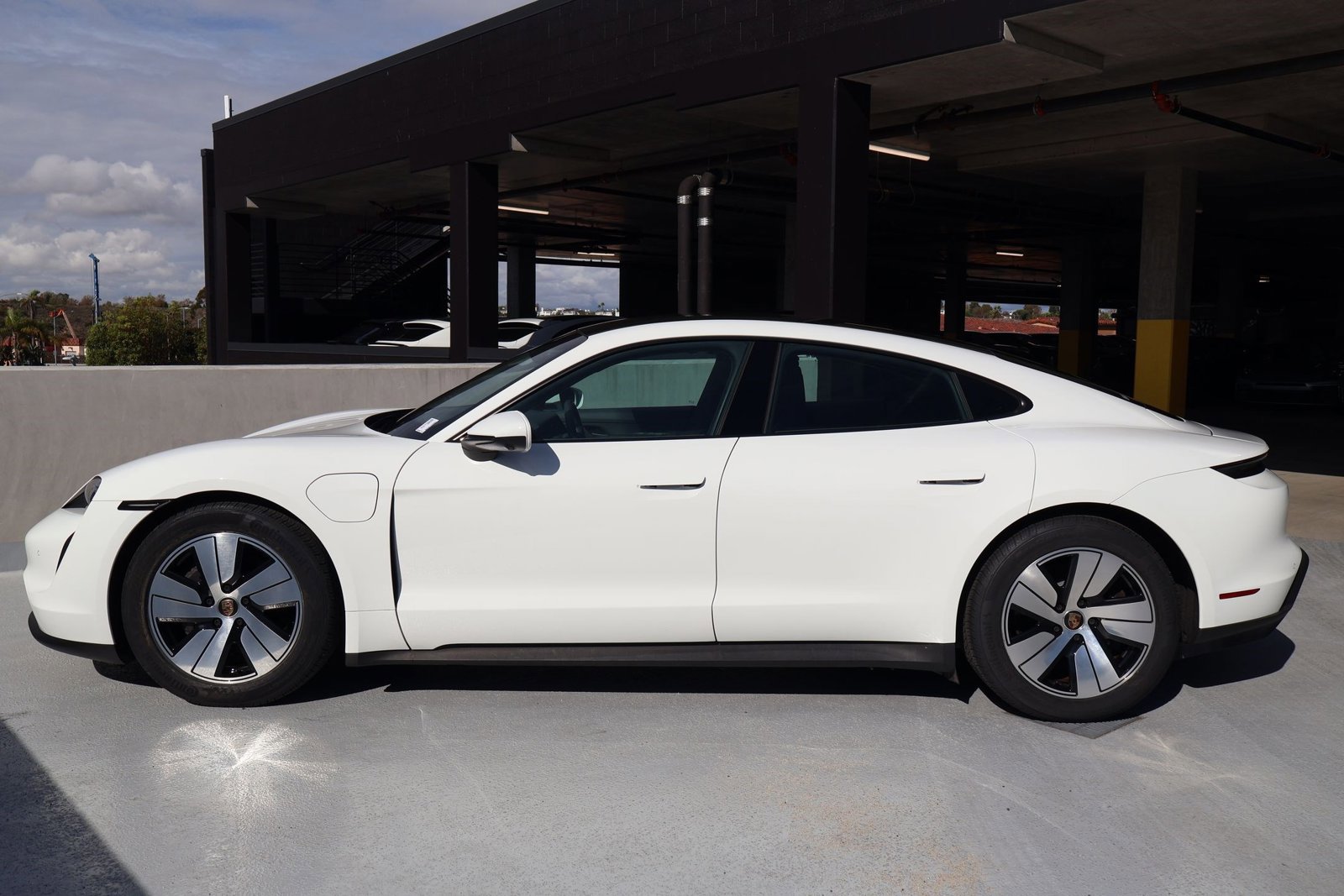 Certified 2022 Porsche Taycan image 2