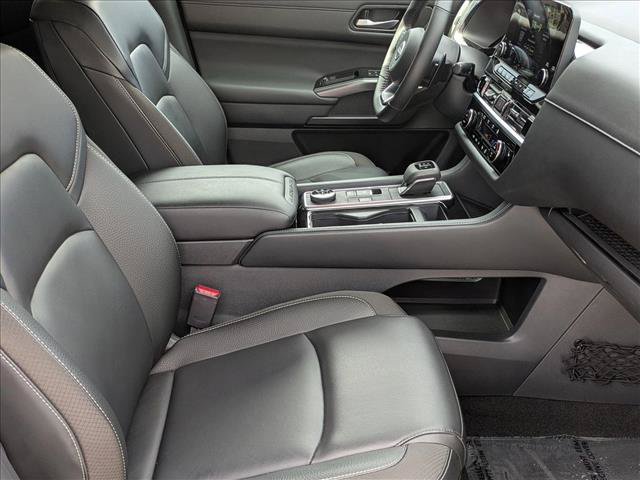 Used 2025 Nissan Pathfinder SL w/ SL Premium Package AWD/4WD image 23