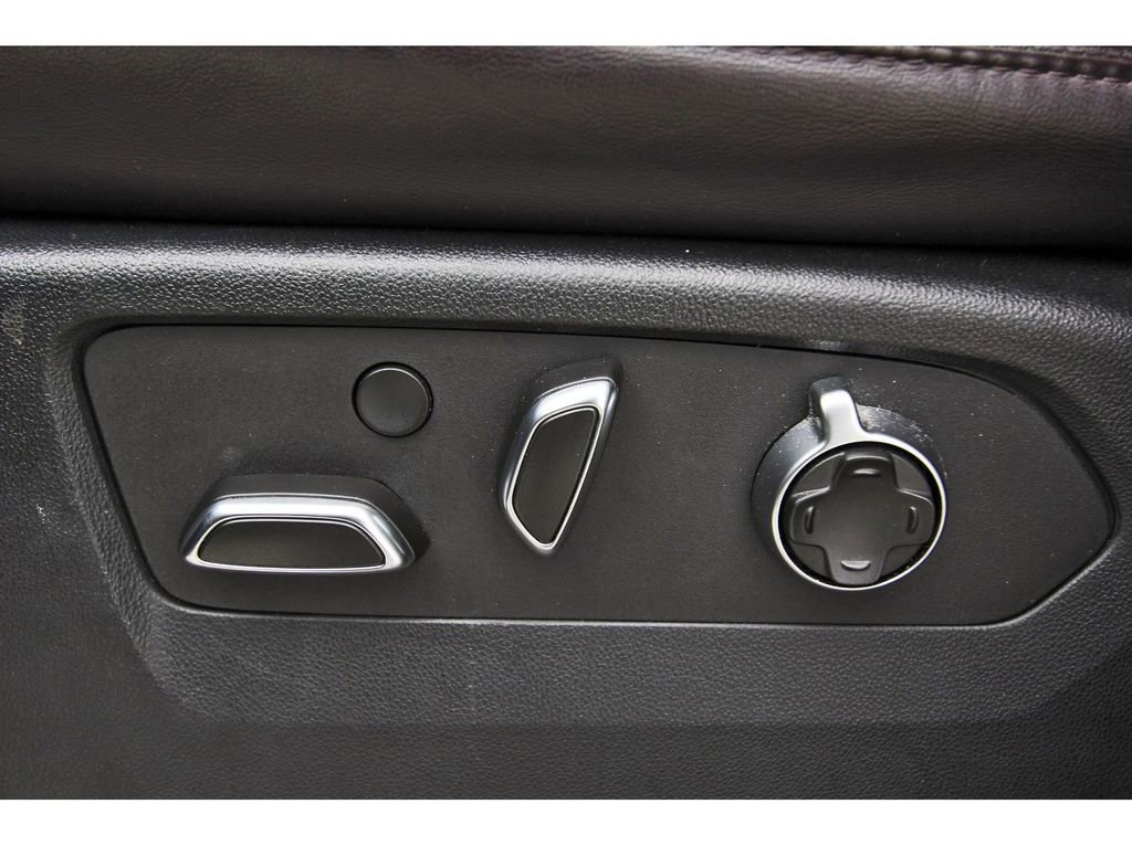 Used 2022 Cadillac Escalade Premium Luxury Platinum w/ Heavy-Duty Trailer Package image 29