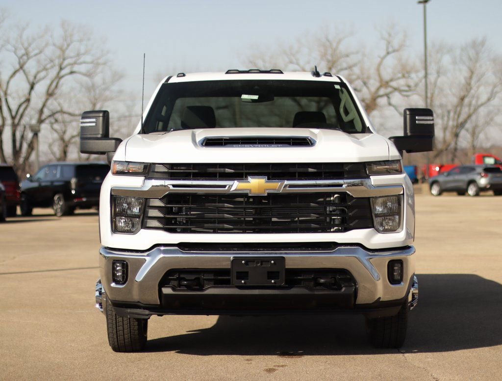 New 2026 Chevrolet Silverado 3500 LT image 2
