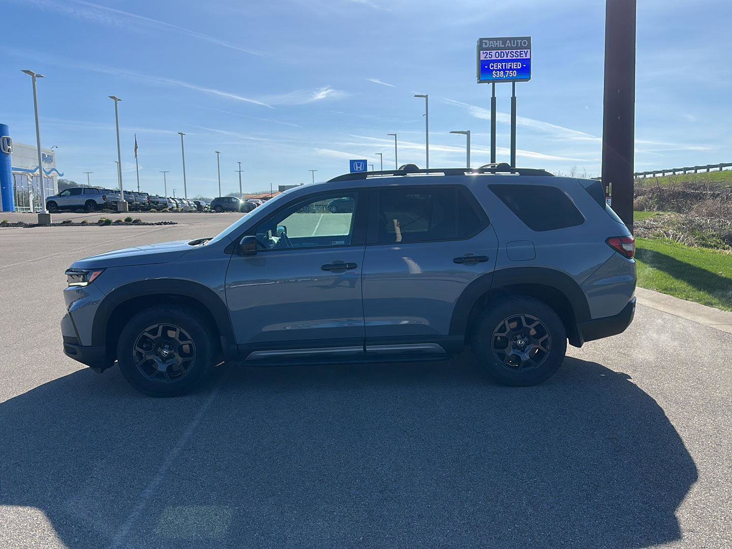 Used 2023 Honda Pilot TrailSport image 6