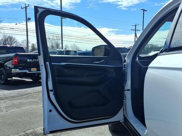 Certified 2023 Jeep Grand Cherokee Limited image 24