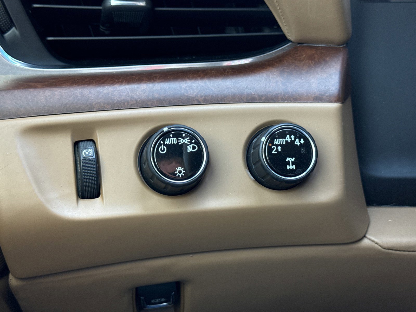 Used 2017 Cadillac Escalade Platinum image 27