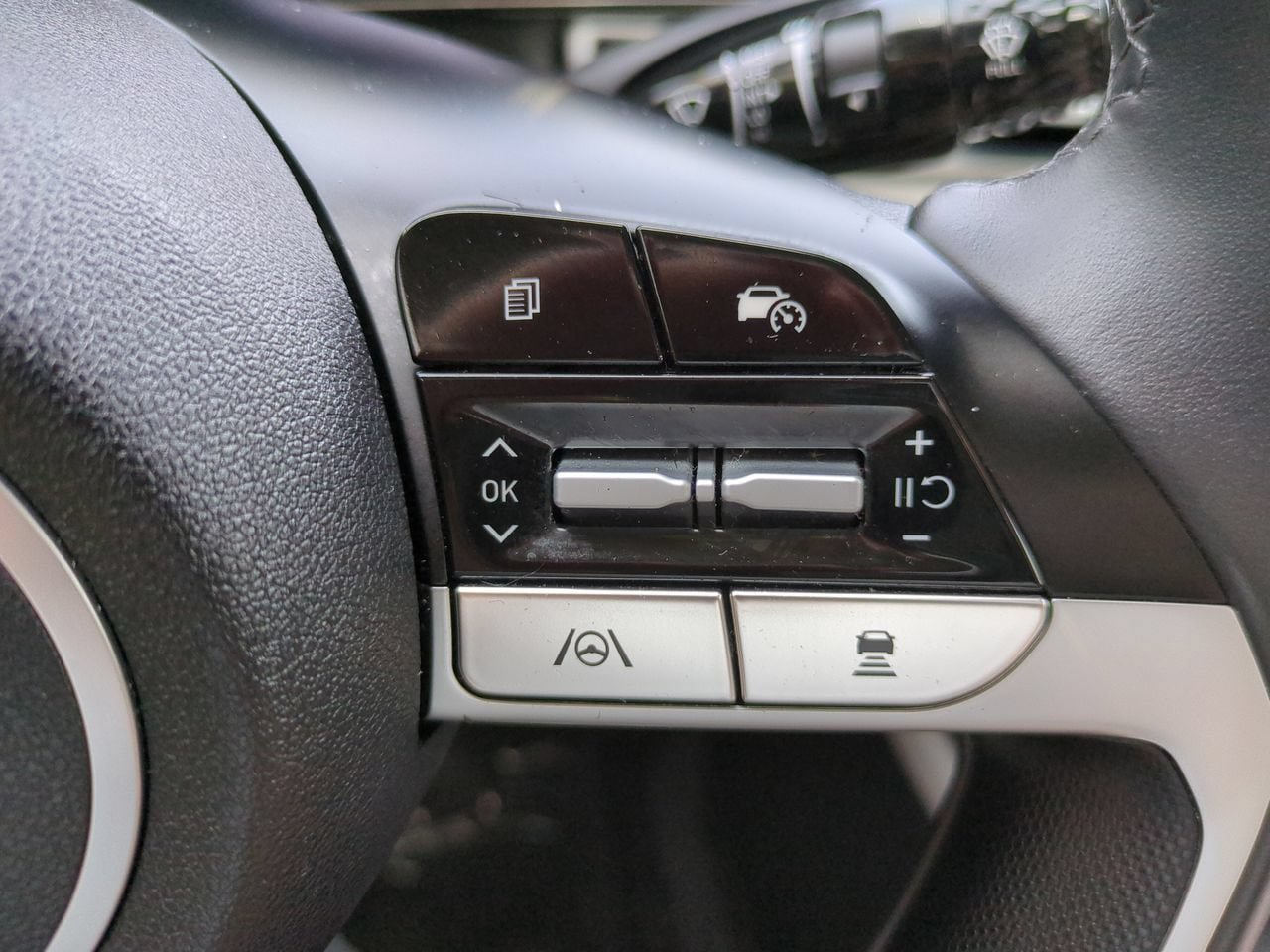 Used 2025 Hyundai Elantra Limited FWD image 26