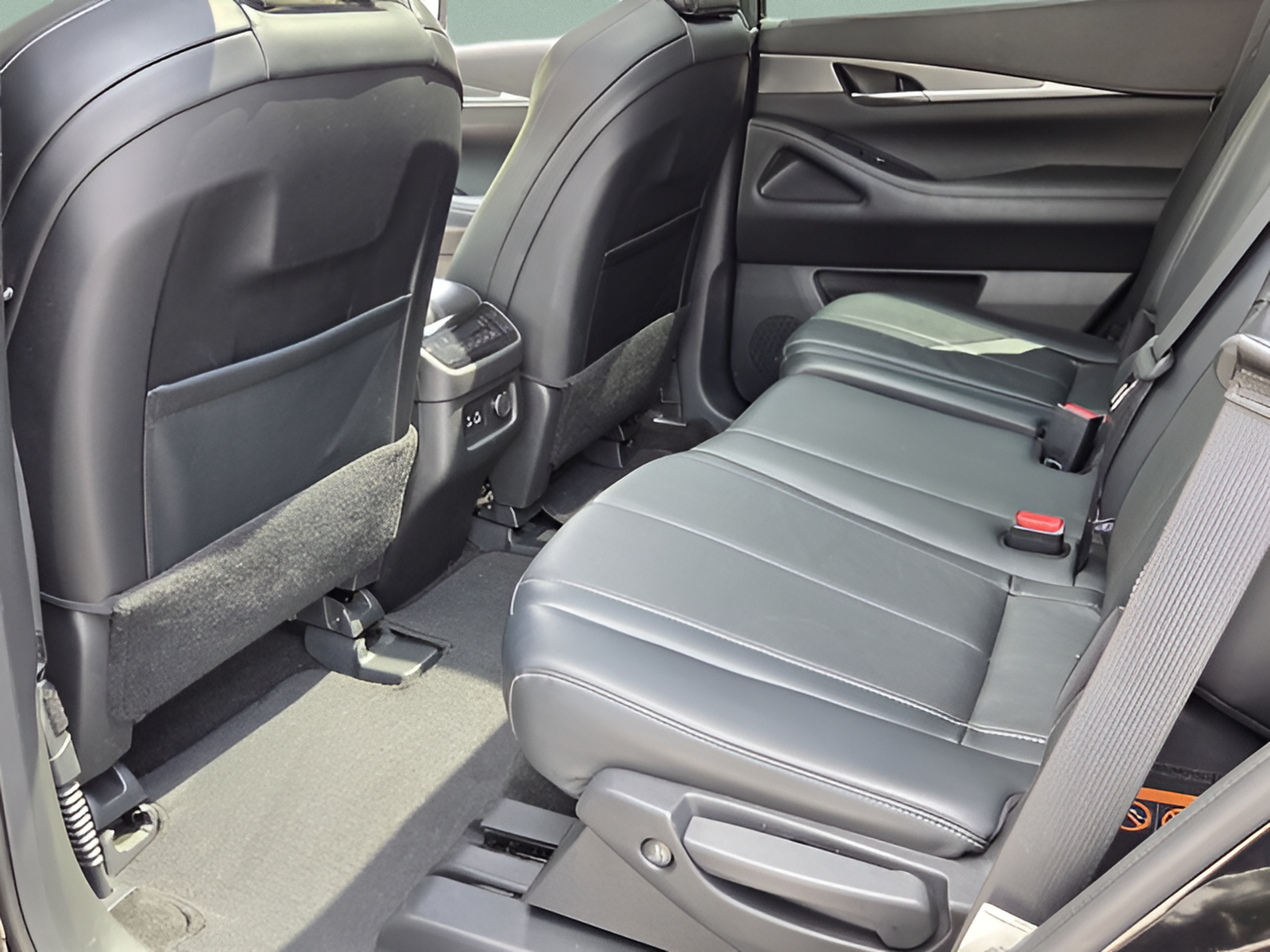 Used 2023 INFINITI QX60 Luxe w/ Cargo Package FWD image 9