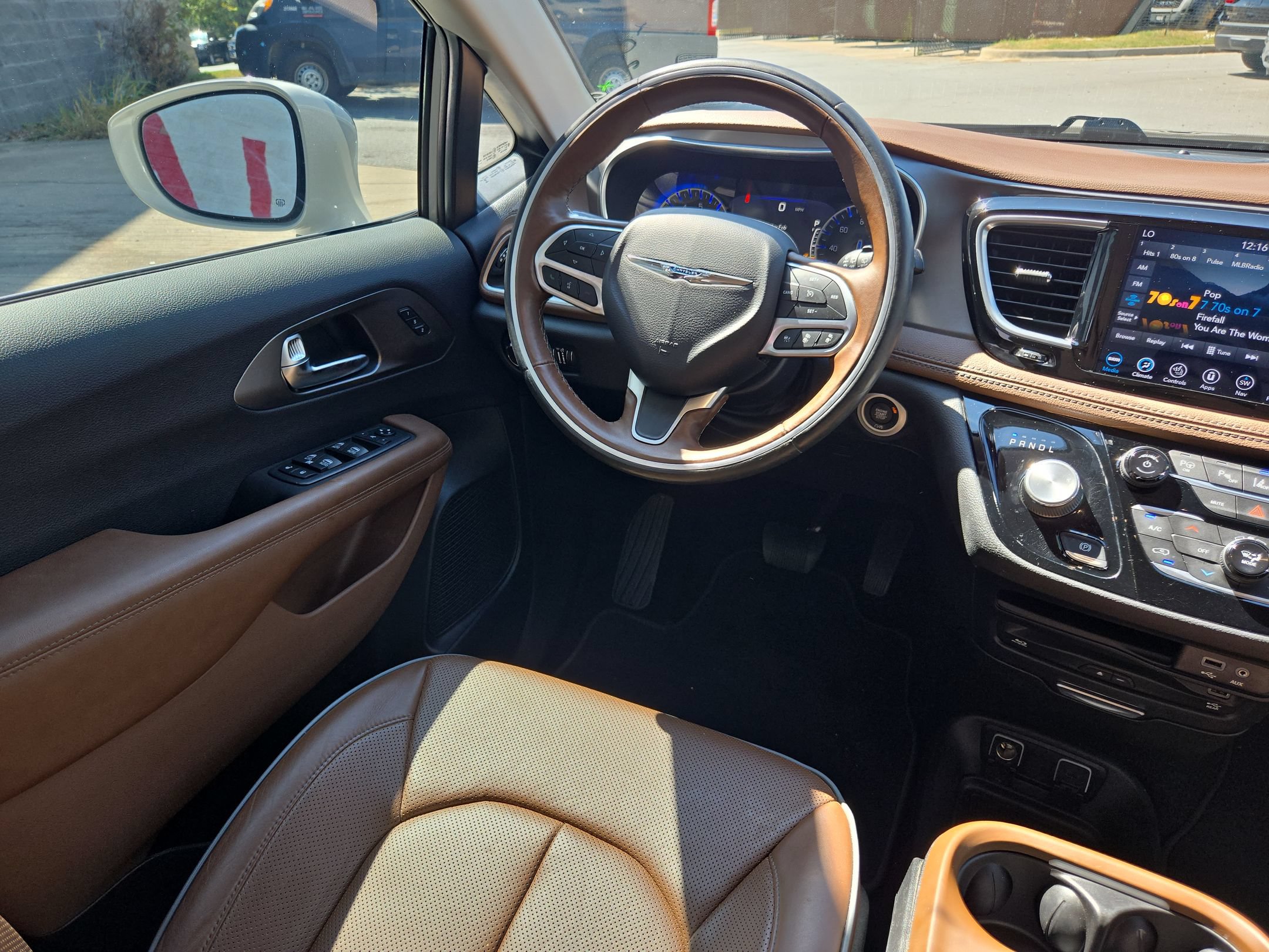 Used 2019 Chrysler Pacifica Limited w/ Advanced Safetytec Group FWD image 9