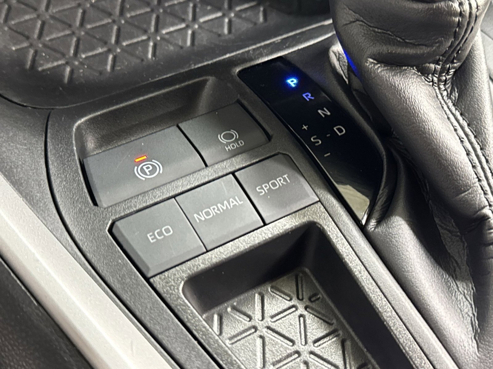 Used 2024 Toyota RAV4 XLE image 34