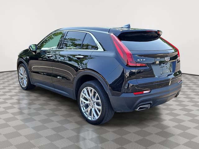 Certified 2022 Cadillac XT4 Luxury w/ Cold Weather Package FWD image 4