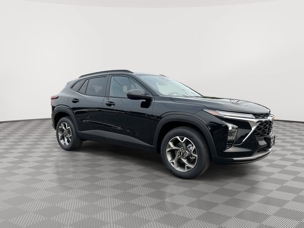 New 2026 Chevrolet Trax LT w/ Driver Confidence Package FWD image 2