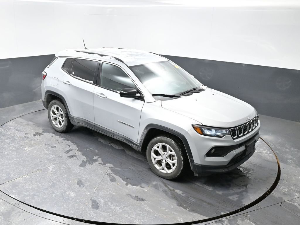 Used 2024 Jeep Compass Latitude image 17