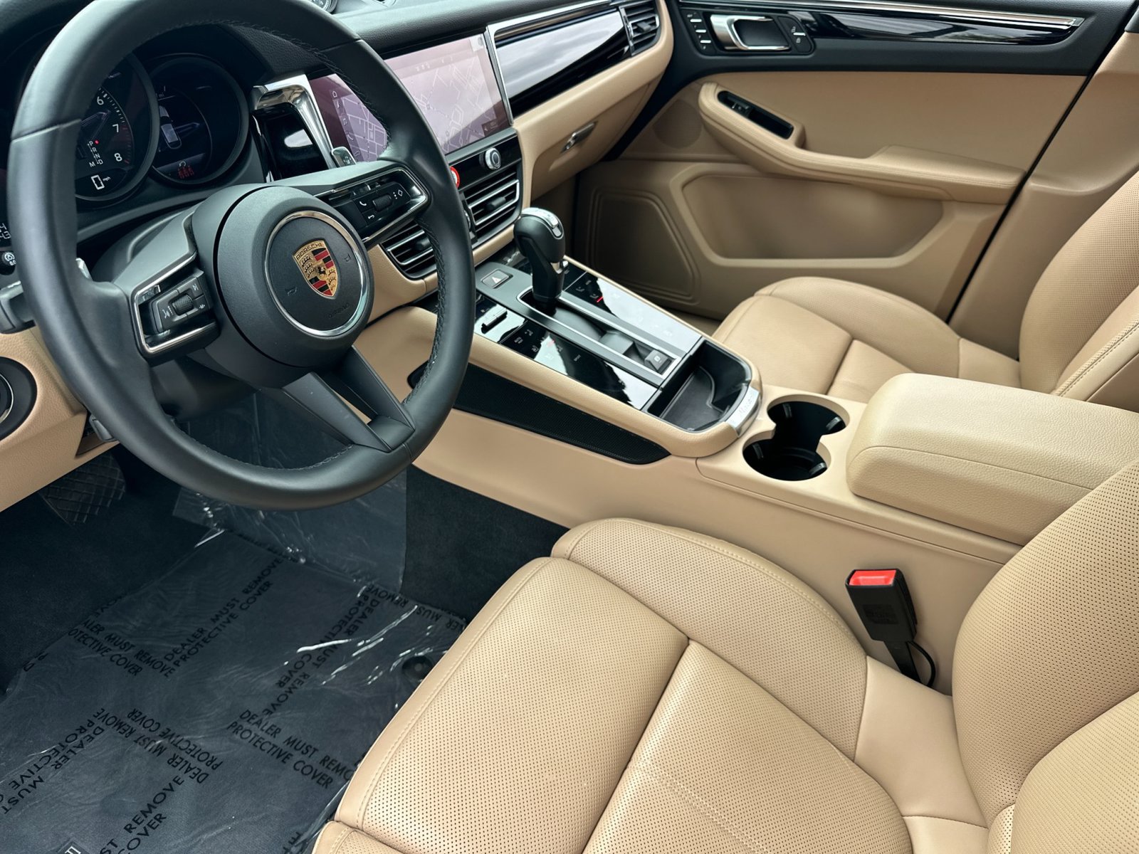 Certified 2026 Porsche Macan AWD/4WD image 4