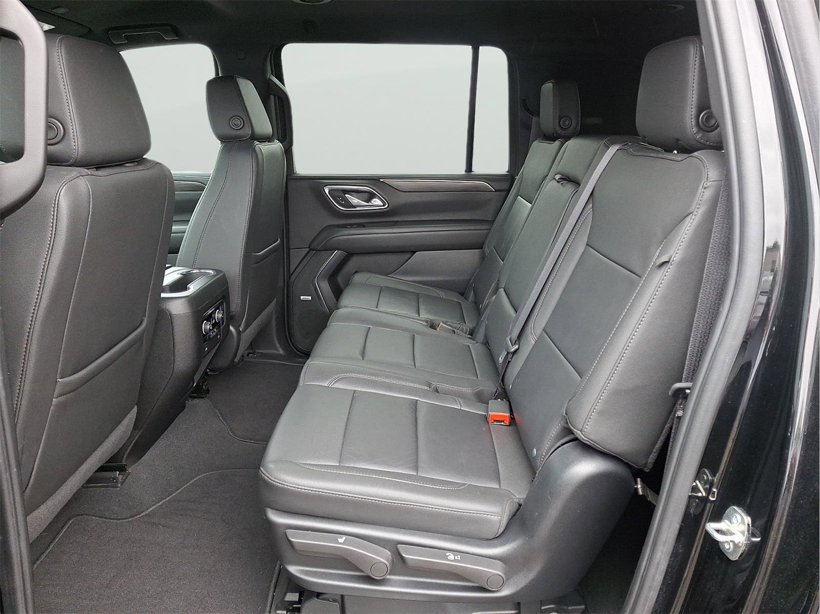 Used 2024 Chevrolet Suburban LT AWD/4WD image 38