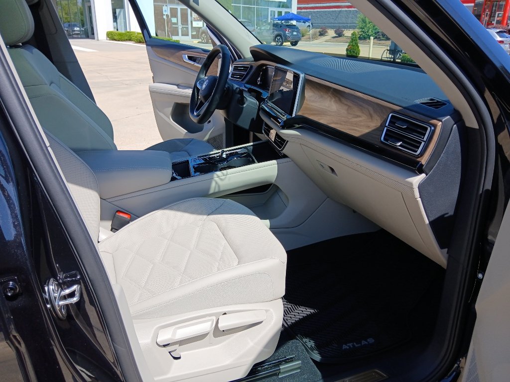 New 2026 Volkswagen Atlas SE FWD image 23