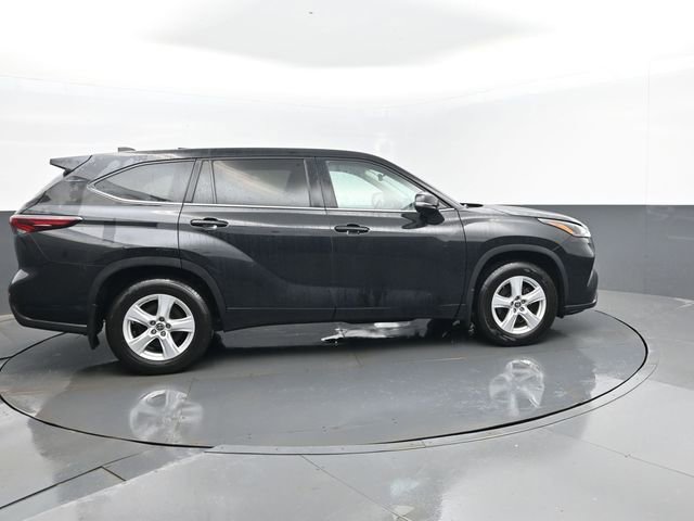 Used 2024 Toyota Highlander LE image 24