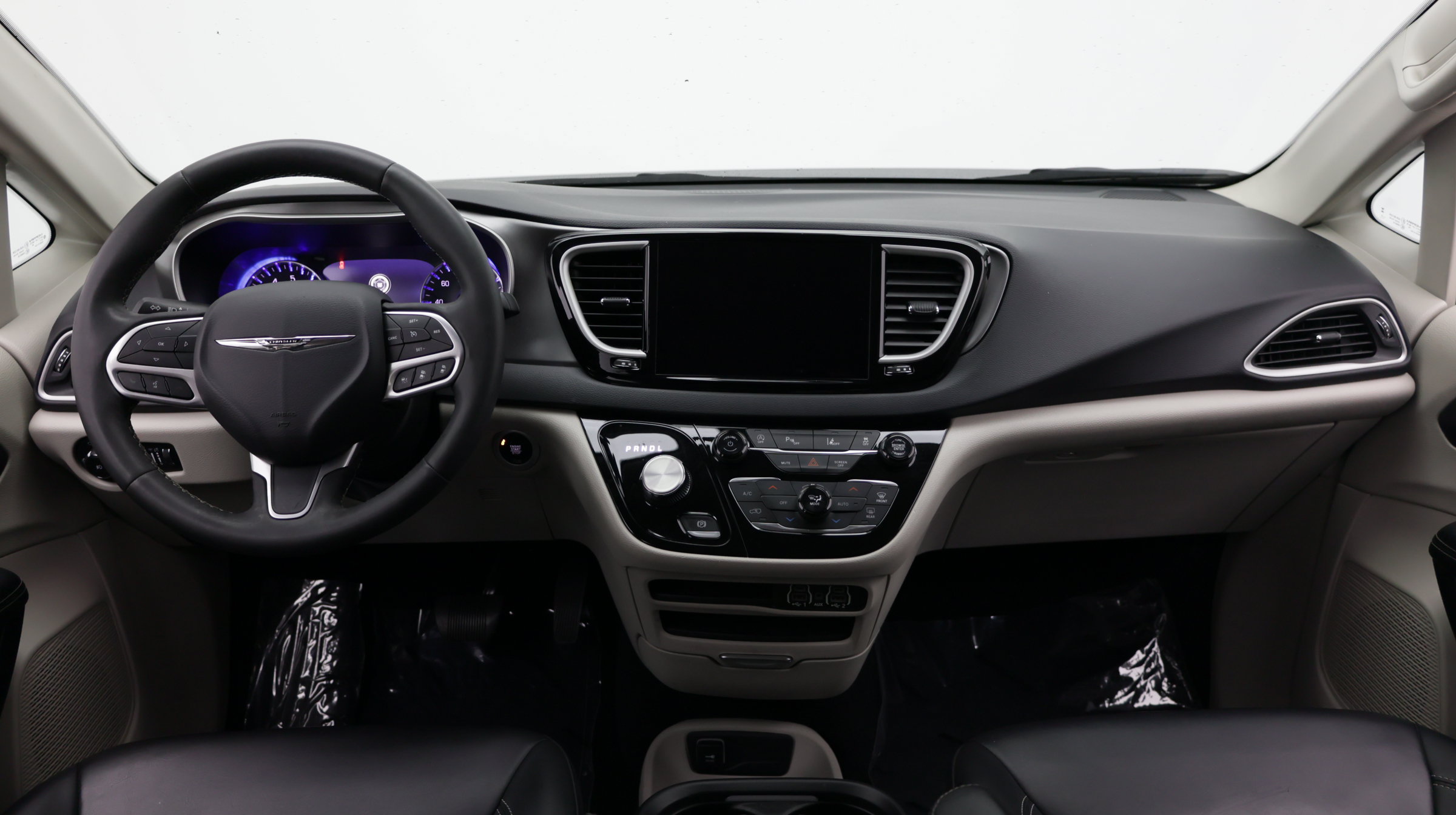Used 2023 Chrysler Pacifica Touring-L FWD image 33