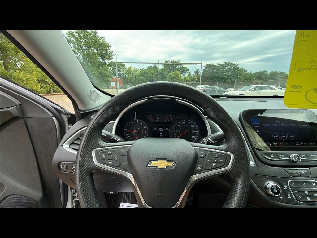 Used 2022 Chevrolet Malibu LT FWD image 11