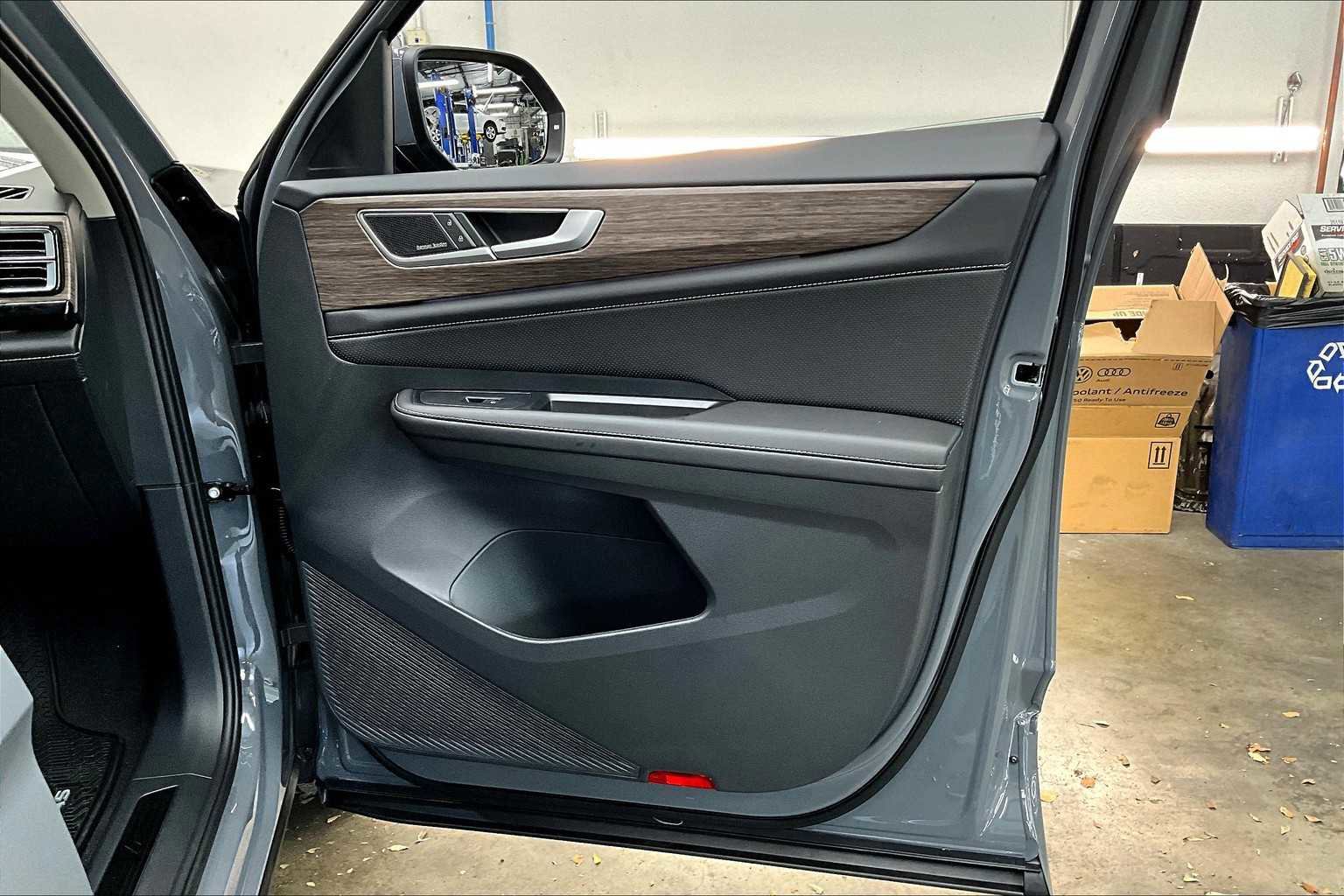 New 2026 Volkswagen Atlas SEL Premium R-Line image 30