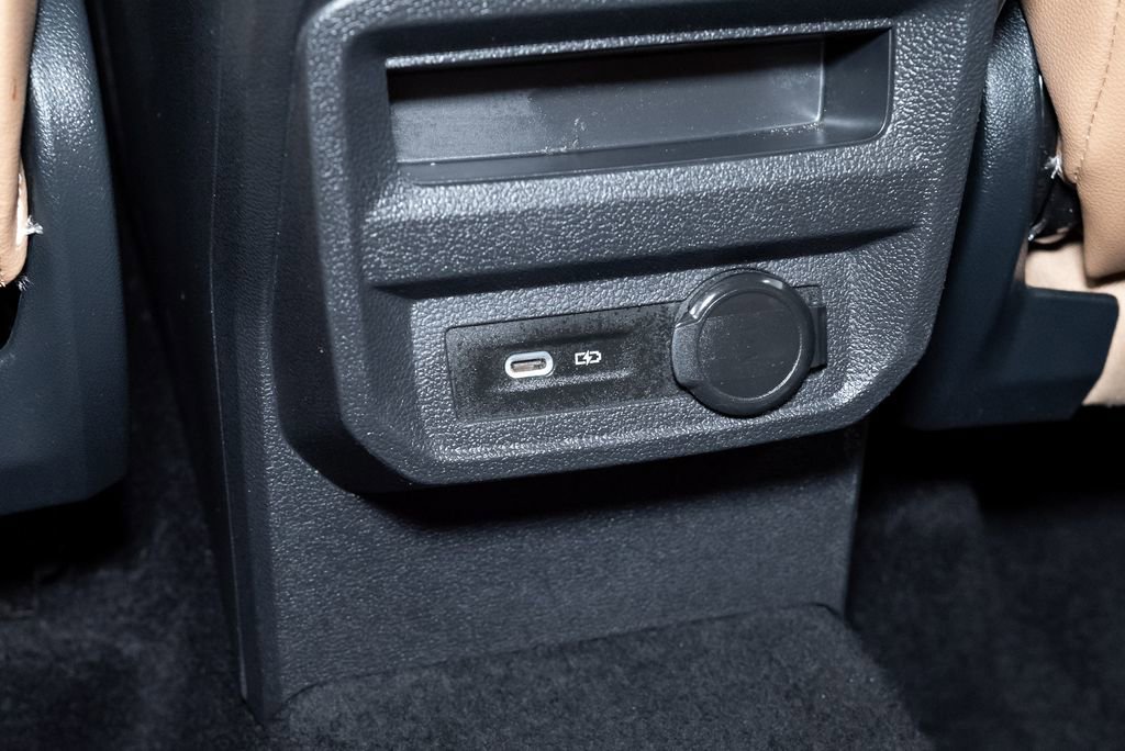 Used 2022 Volkswagen Tiguan SE R-Line image 24