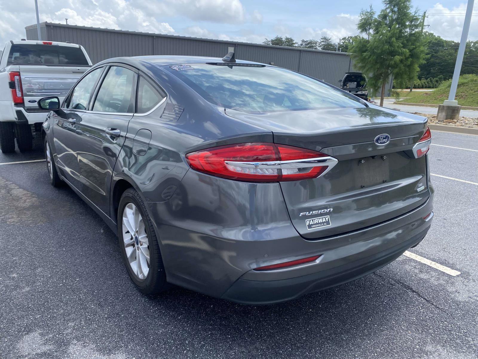 Used 2019 Ford Fusion SE FWD image 5