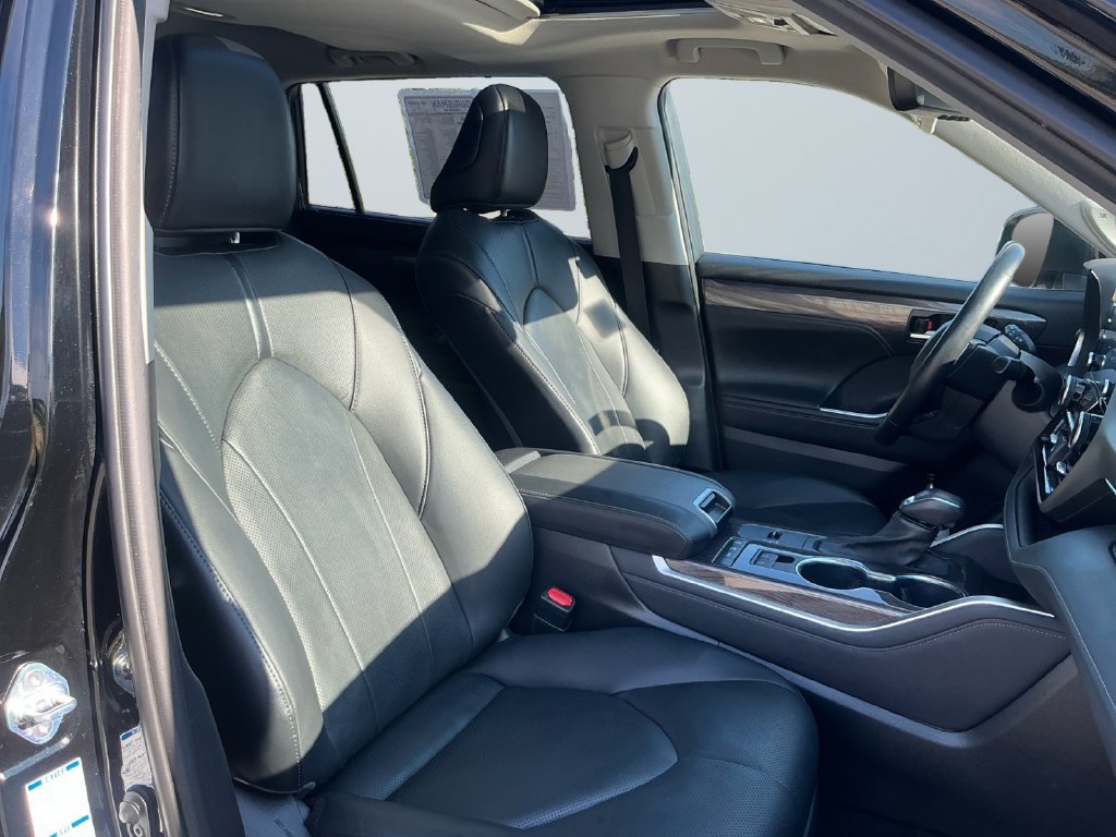Used 2021 Toyota Highlander Limited AWD/4WD image 16