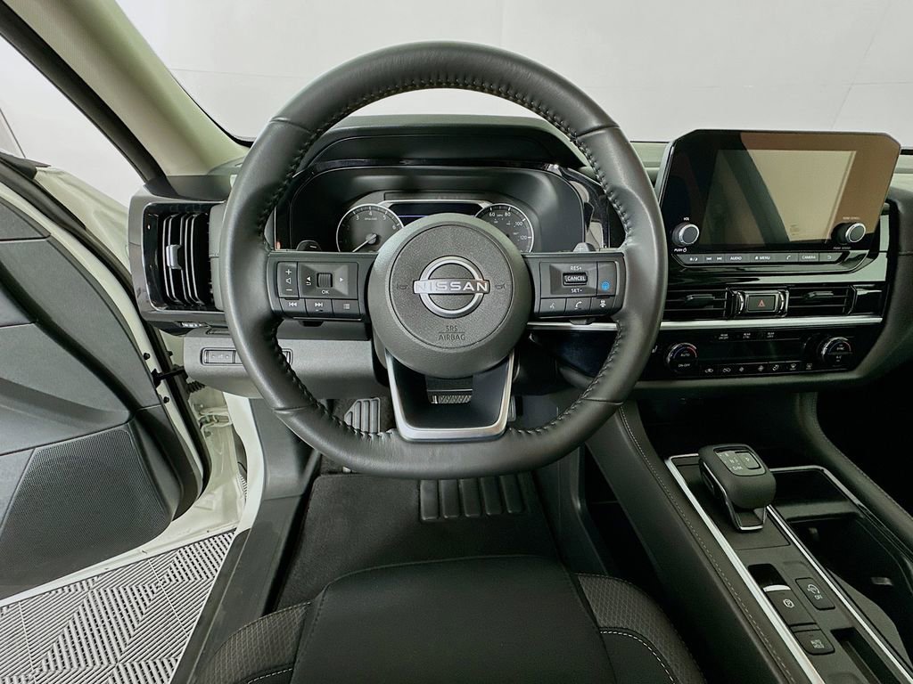 Used 2024 Nissan Pathfinder SV image 11