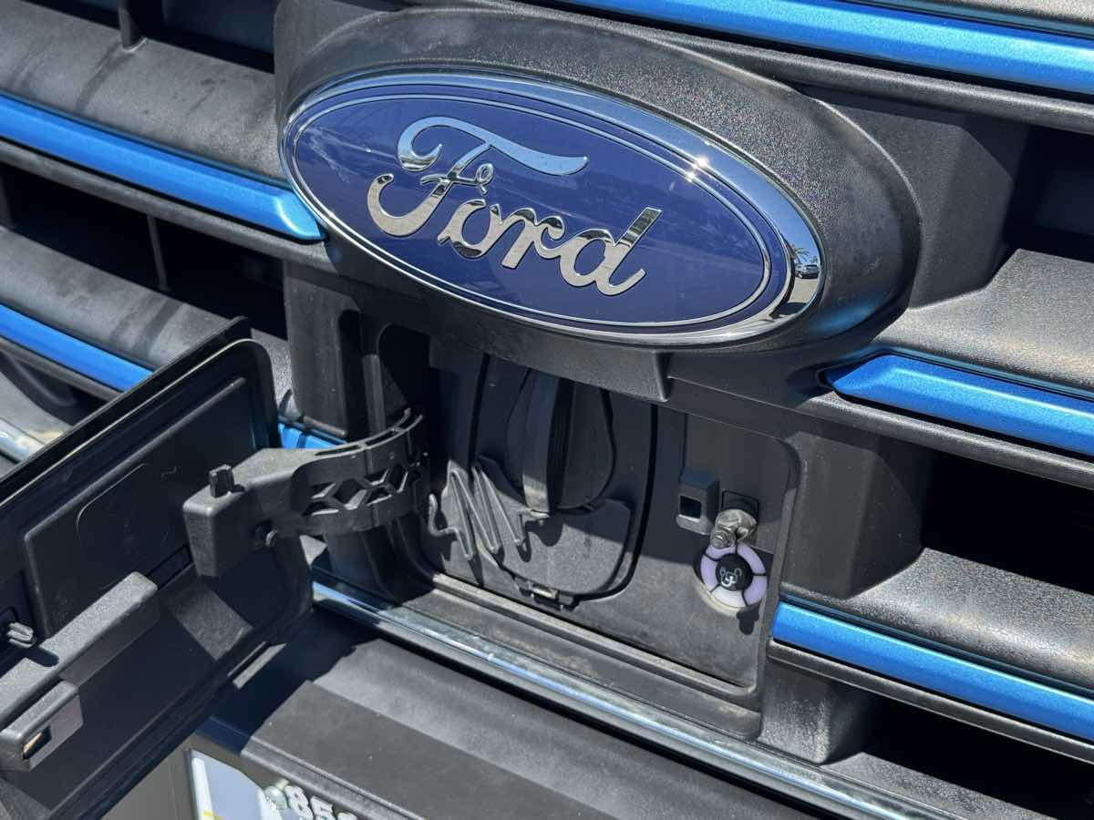 Used 2023 Ford E-Transit Medium Roof image 4