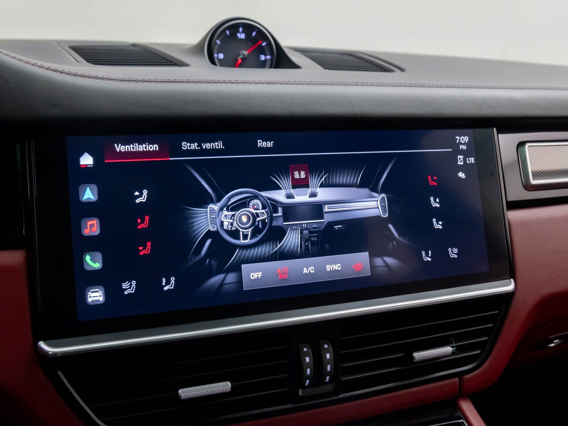 Certified 2023 Porsche Cayenne Platinum Edition image 28