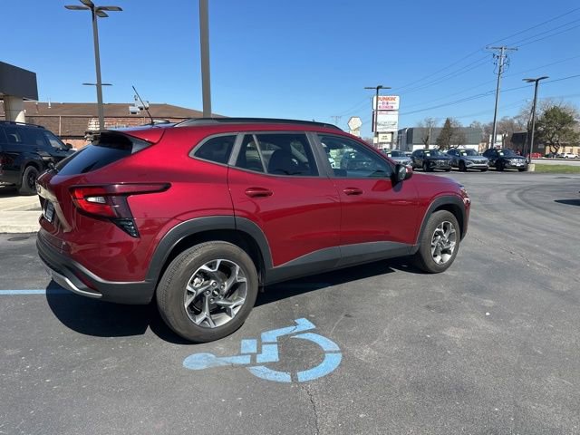 Used 2025 Chevrolet Trax LT w/ LT Convenience Package image 19