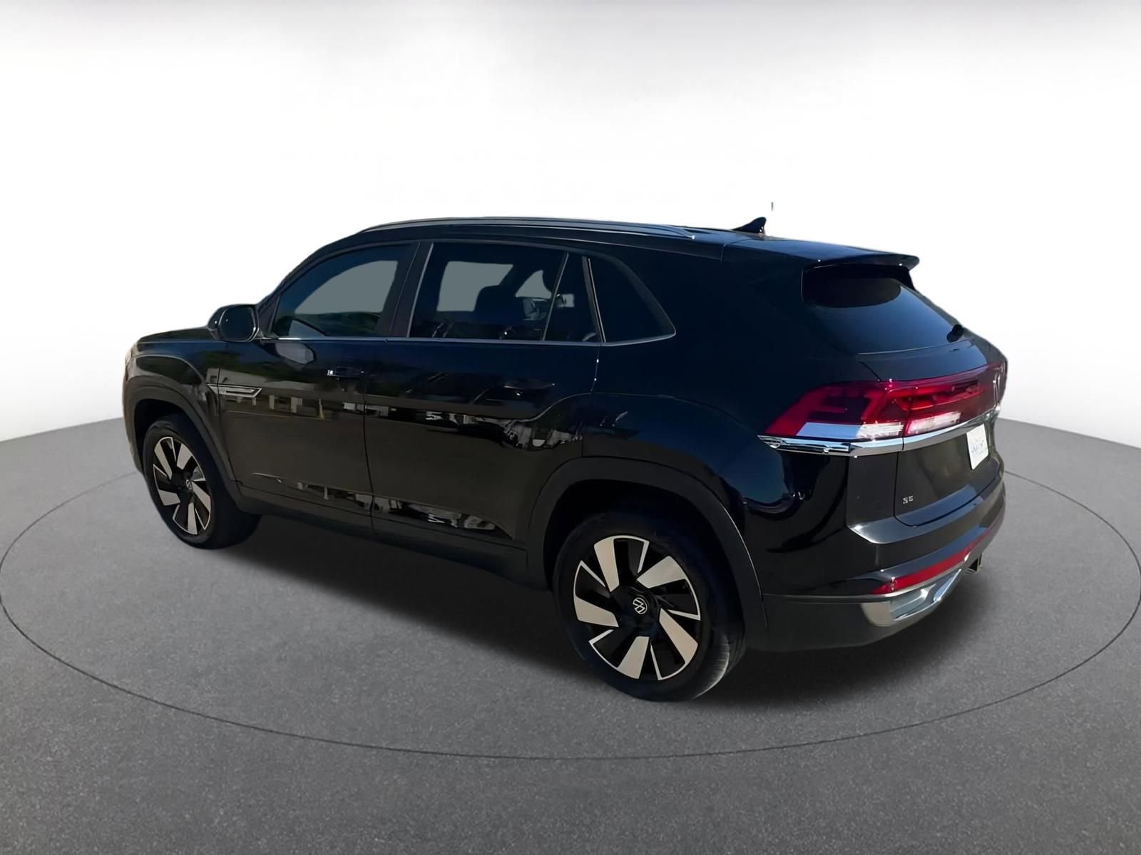 Used 2025 Volkswagen Atlas Cross Sport SE image 10