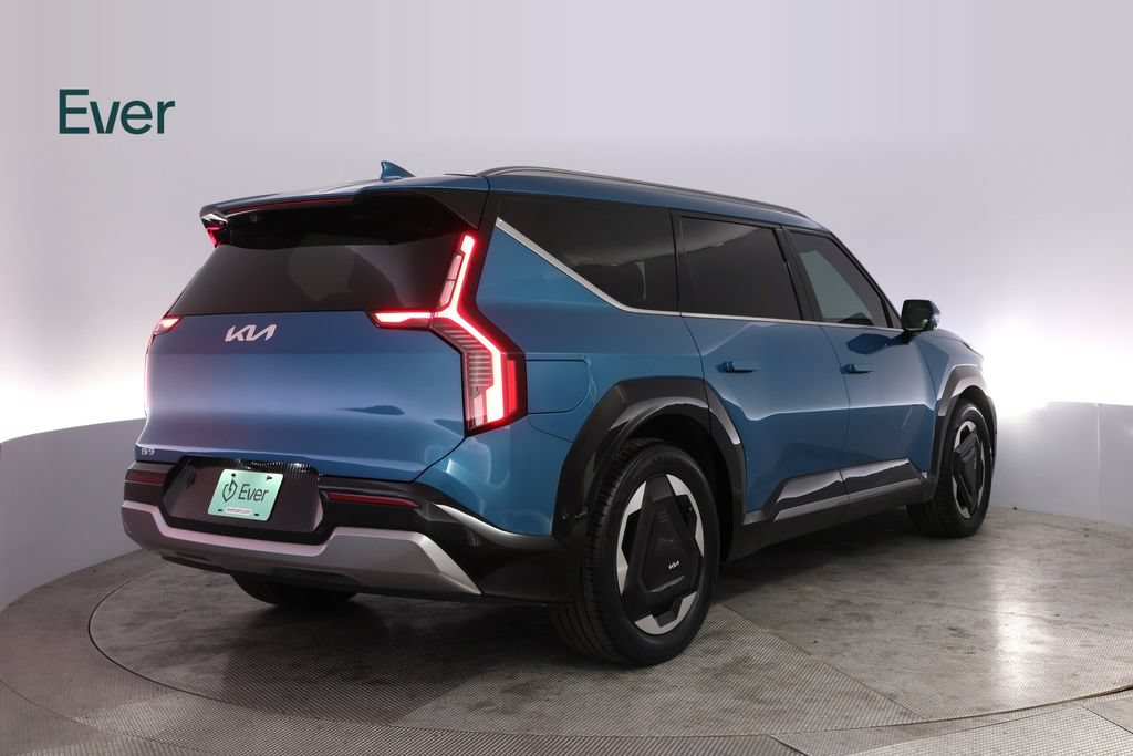 Used 2024 Kia EV9 Land AWD/4WD image 3