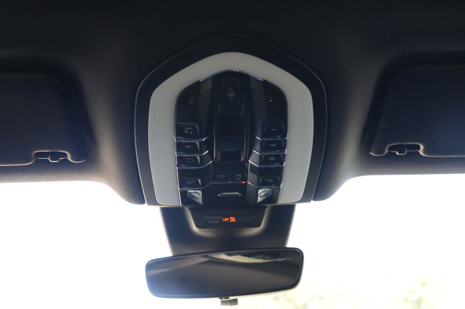 Used 2021 Porsche Macan AWD/4WD image 23