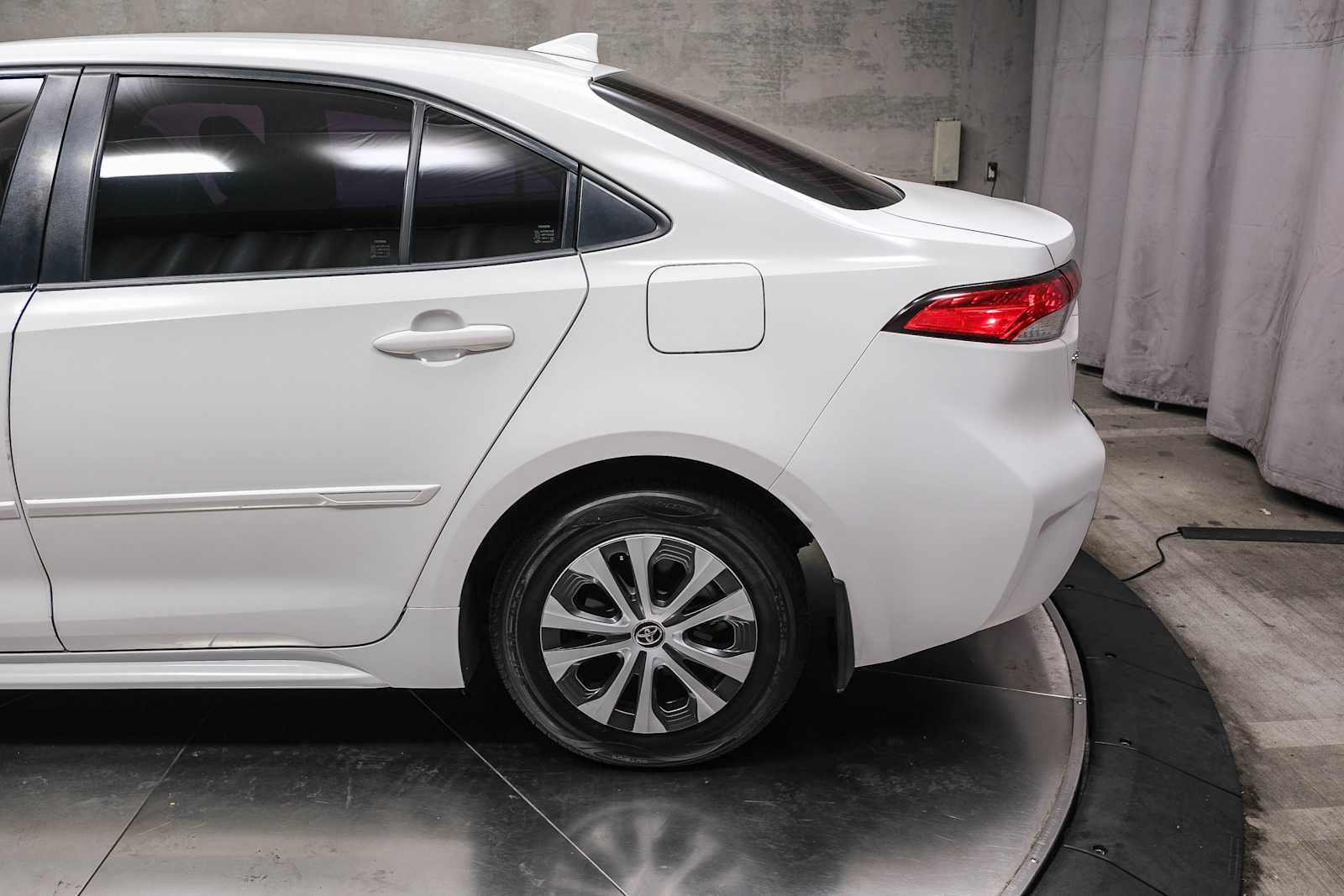 Used 2021 Toyota Corolla LE w/ Carpet Mat Package (TMS) FWD image 8