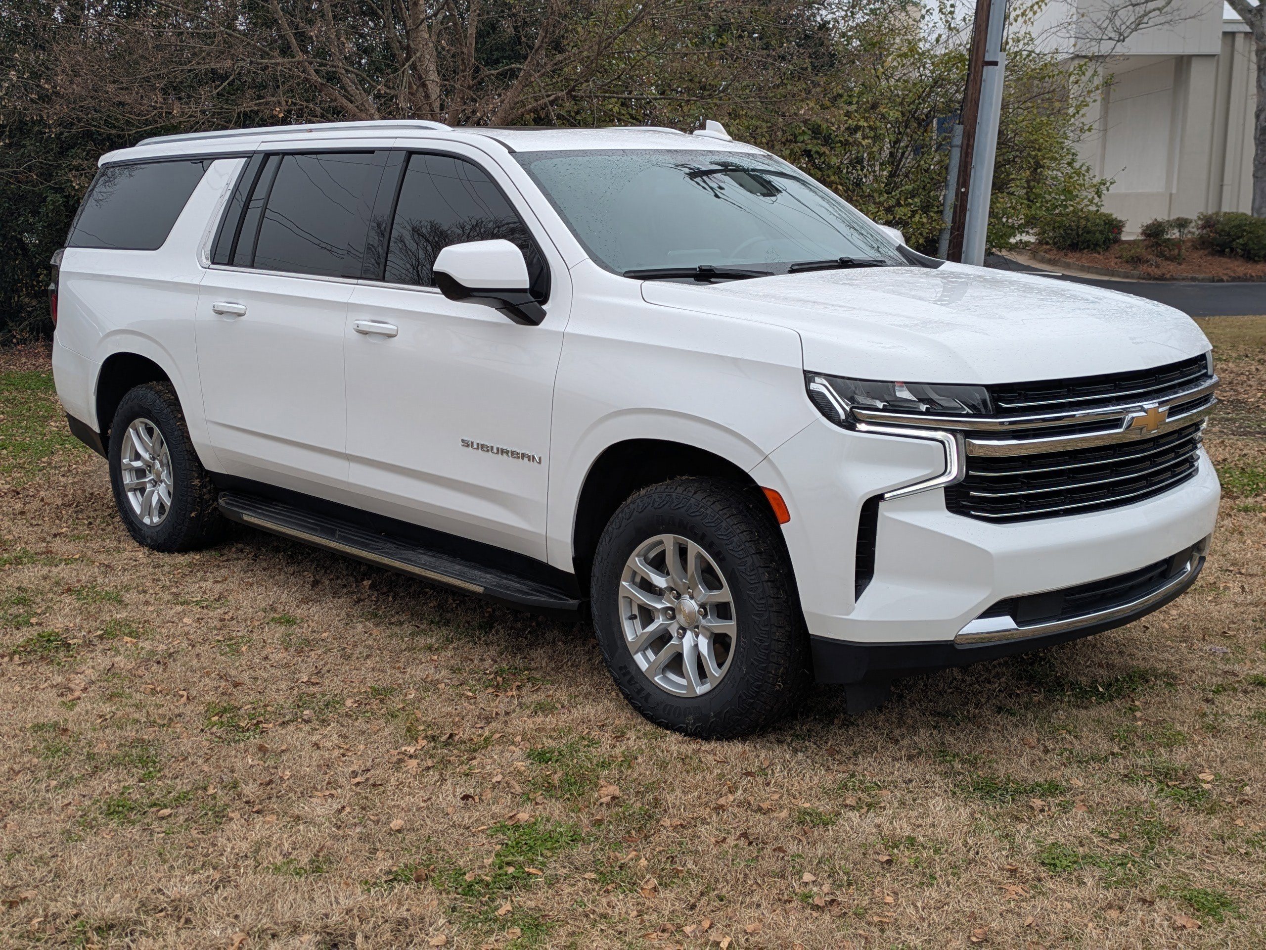 Used 2021 Chevrolet Suburban LT image 2
