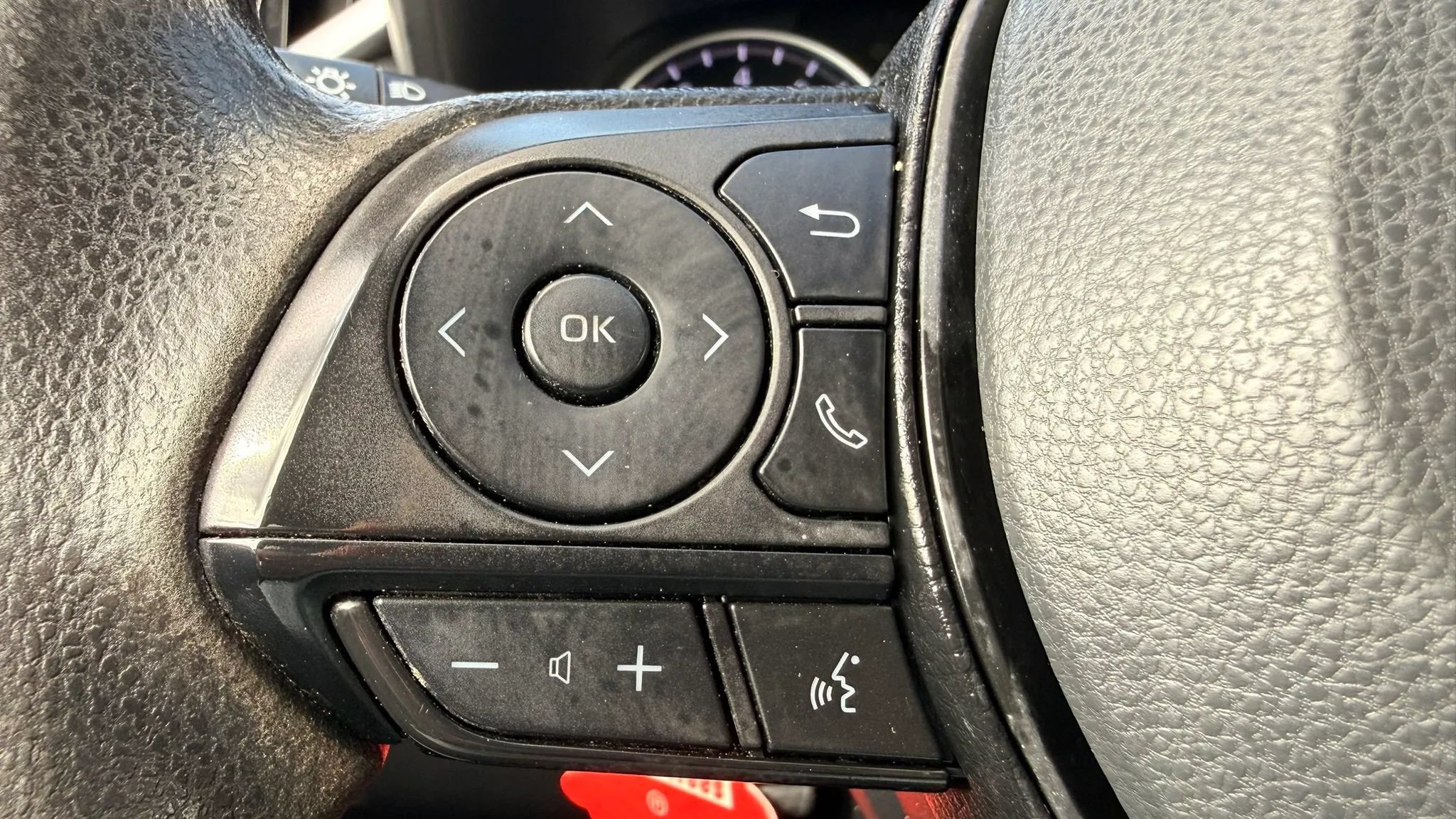 Used 2022 Toyota RAV4 LE FWD image 19