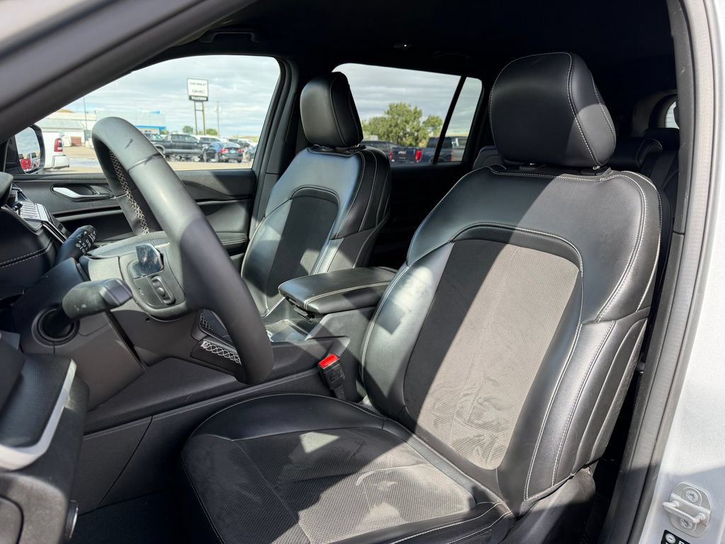 Used 2024 Jeep Grand Cherokee L Laredo AWD/4WD image 3