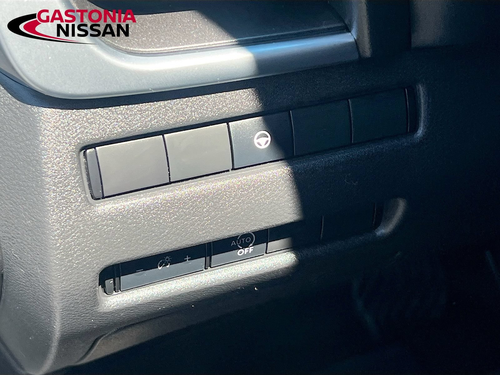 Used 2023 Nissan Rogue SV FWD image 13
