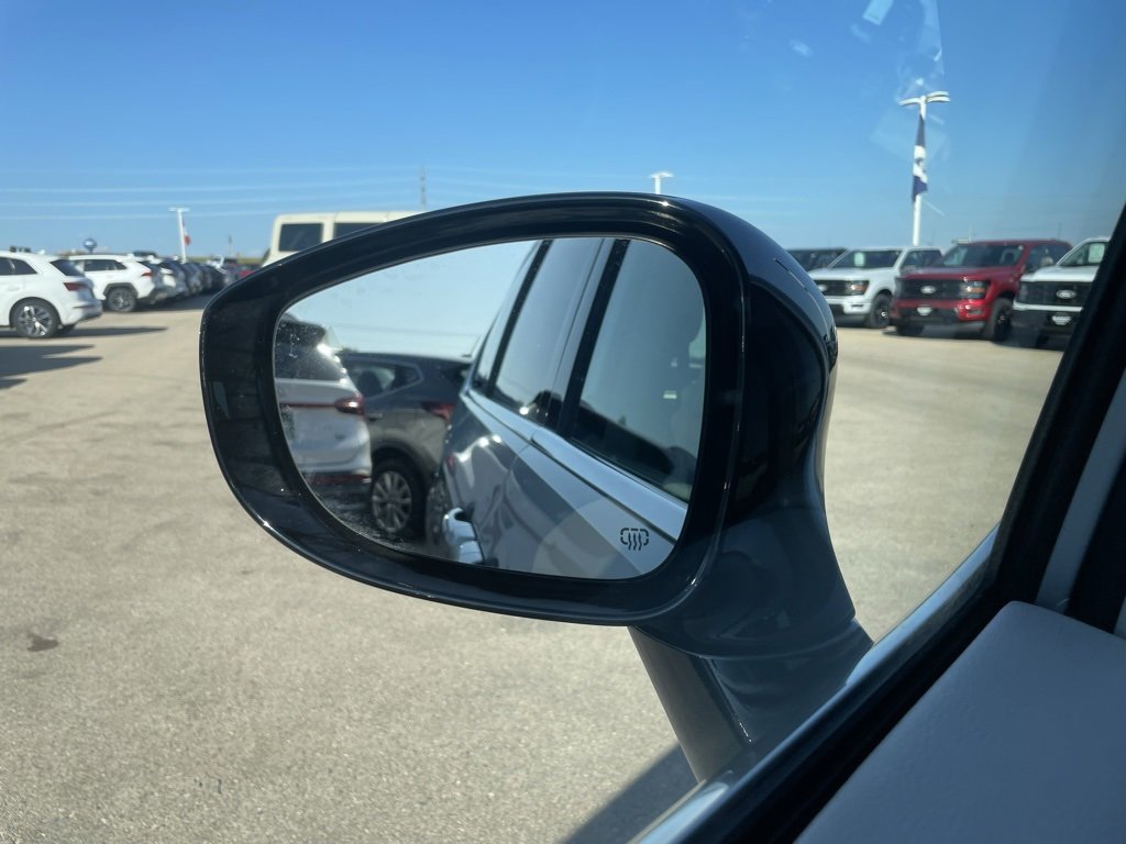 Used 2024 Chrysler Pacifica Touring-L image 40