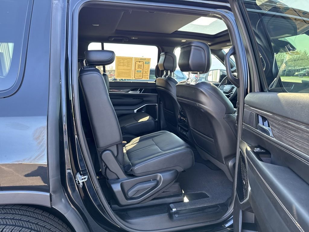 Used 2022 Jeep Wagoneer Series III w/ Premium Group I AWD/4WD image 64