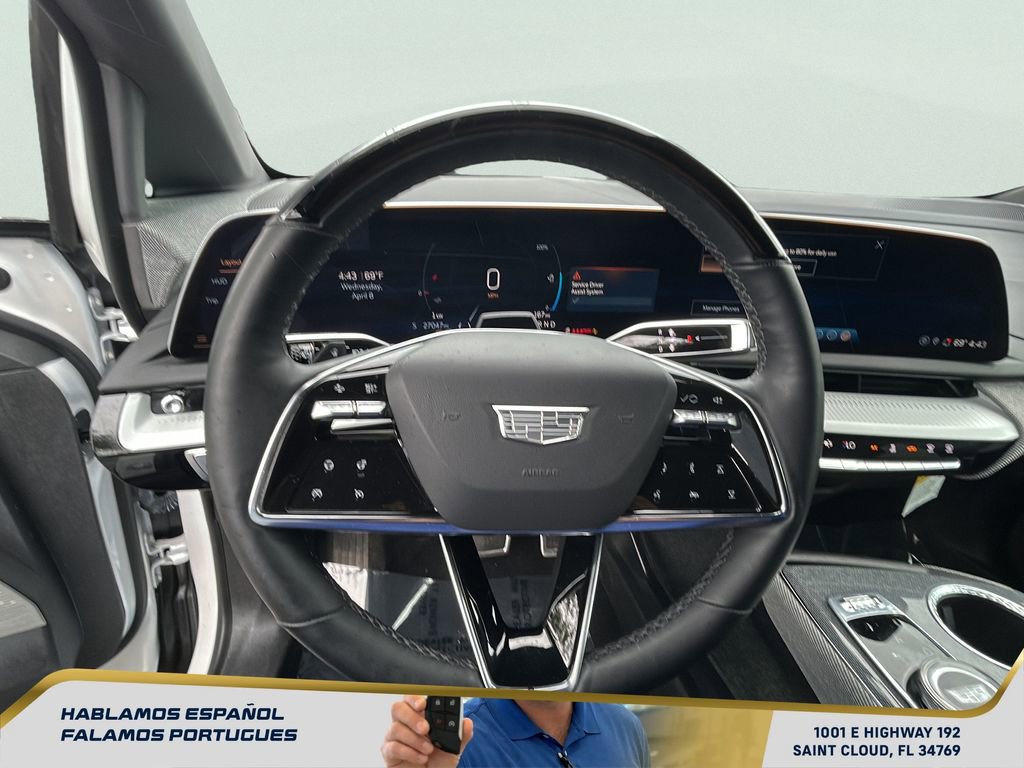 Used 2025 Cadillac Optiq Luxury 2 w/ LPO, Floor Liner Package AWD/4WD image 16