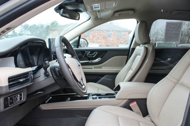 Used 2024 Lincoln Corsair Premiere image 13